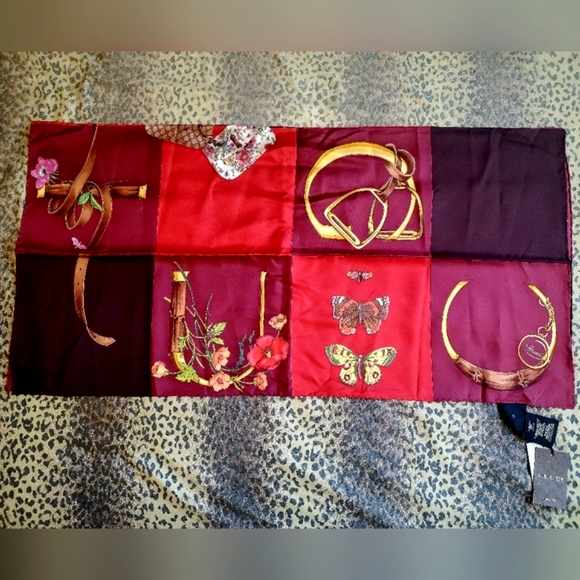 NWT Gucci Silk Scarf with box - Picture 10 of 13